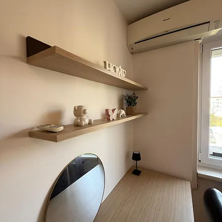 Flat Close To With Private Parking Apartment *