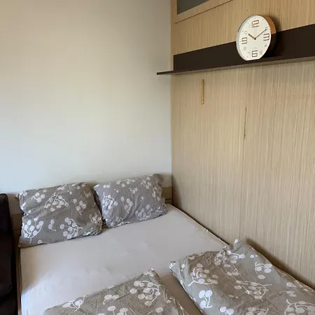 Flat Close To With Private Parking *
