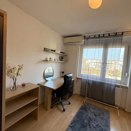 Flat Close To With Private Parking Apartment