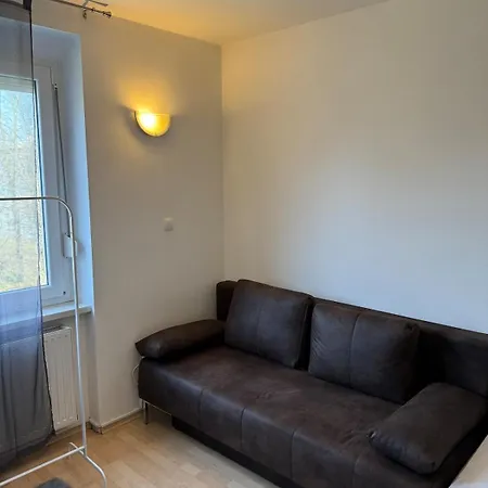 Flat Close To With Private Parking Apartment *